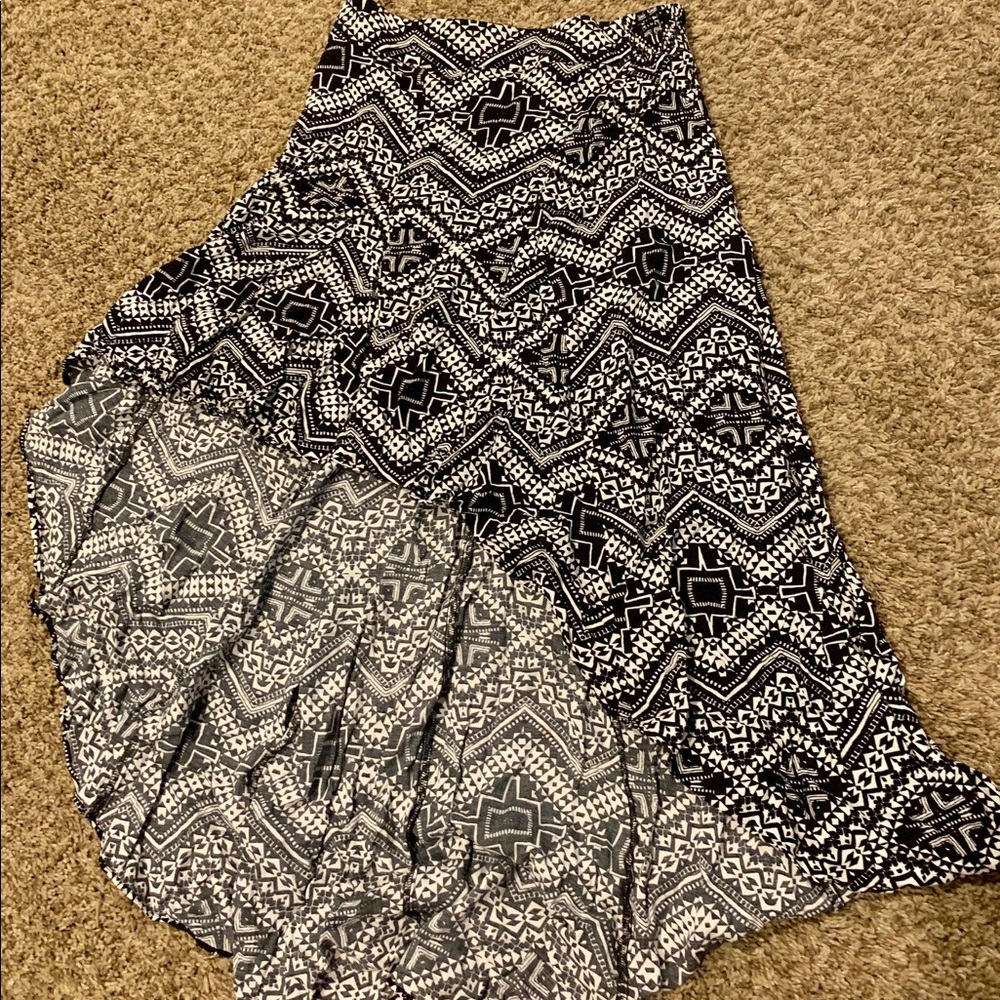 🖤🤍Express Hi-low Skirt🤍🖤